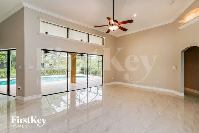 Building Photo - 126 NE 17th Ave