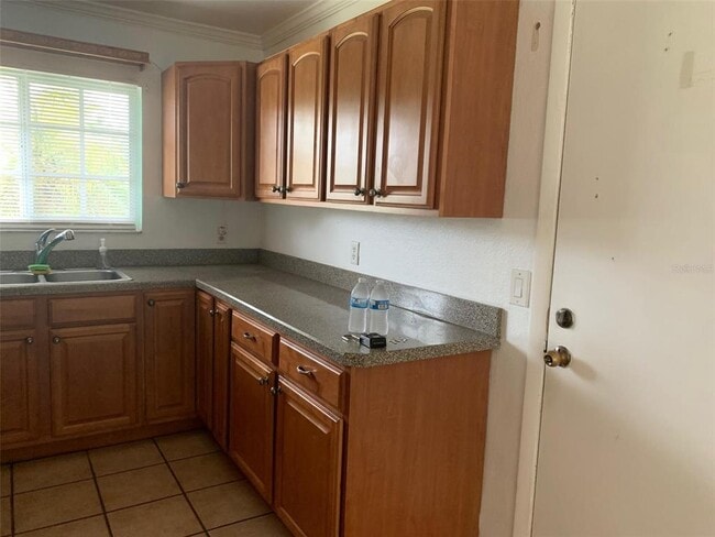 Building Photo - 18356 Robinson Ave