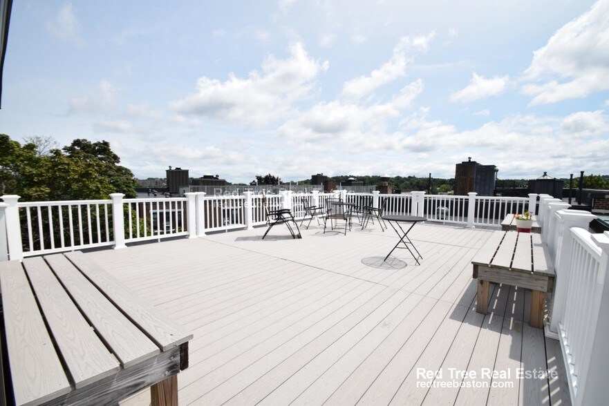 Building Photo - 137 Englewood Ave