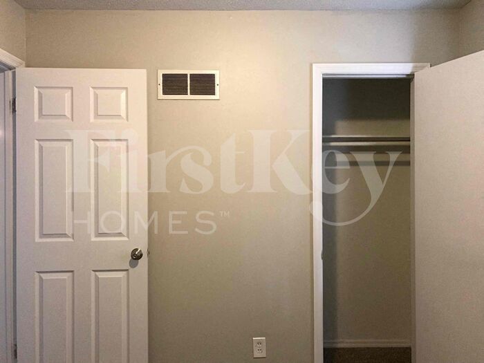 Building Photo - 7714 E 90th Terrace