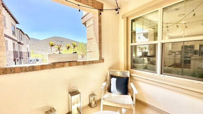 Building Photo - Beautiful "Model" Show Townhome in the Gat...