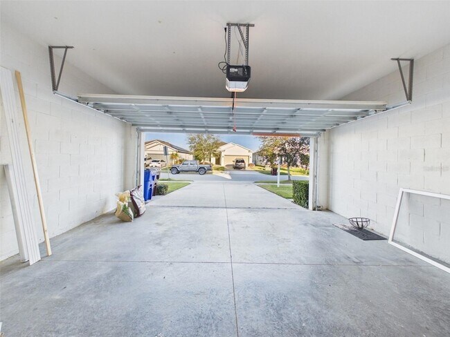 Building Photo - 5164 Chickadee St