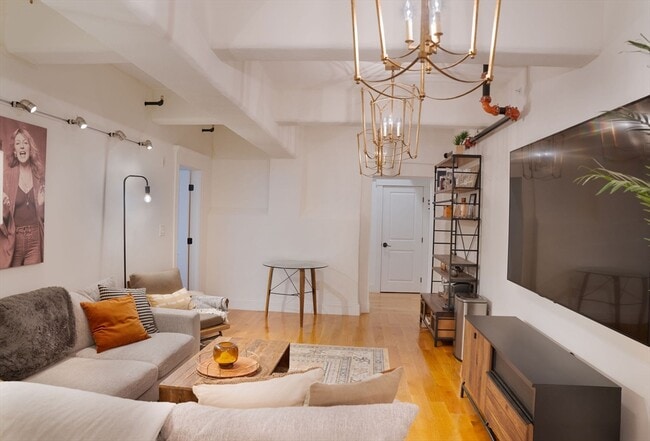 Building Photo - 11 S Mason St