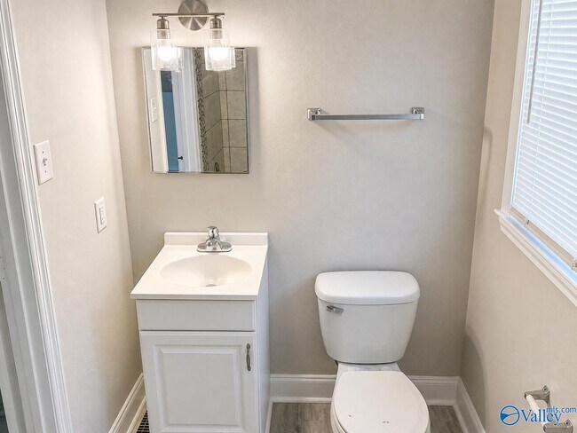 Building Photo - 2607 Bonnieview Dr NW