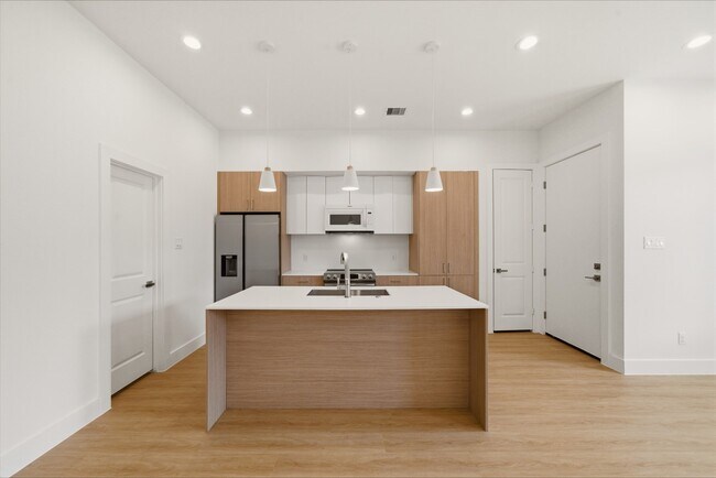 Building Photo - 6514 Luce St