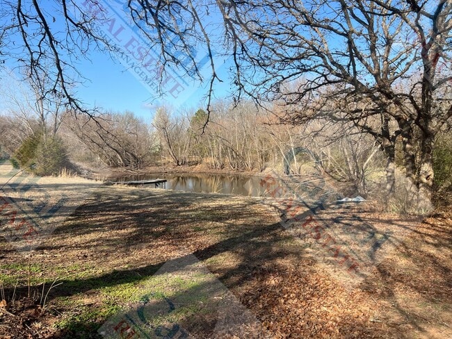 Building Photo - Country Beauty