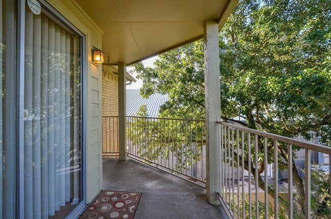 Building Photo - 11201 Lynbrook Dr