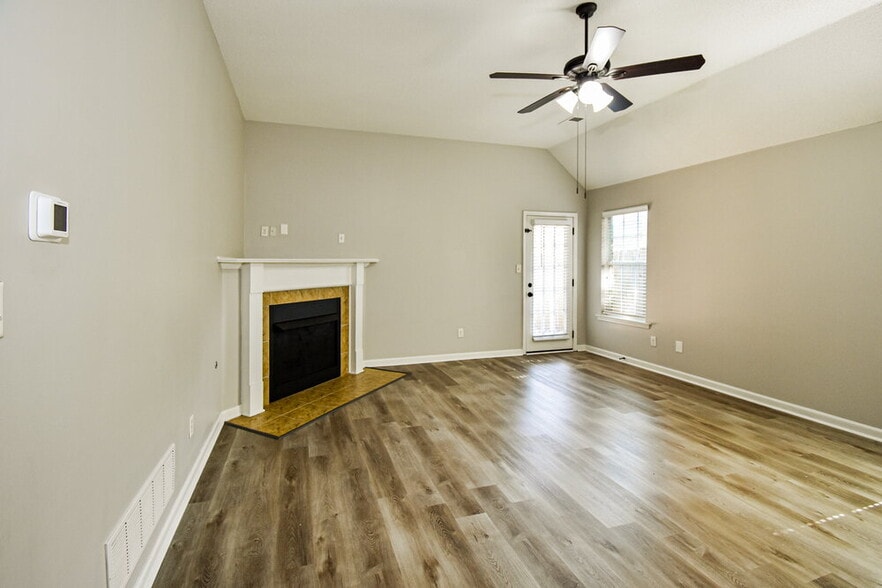 Building Photo - 9892 Southern Oak Way