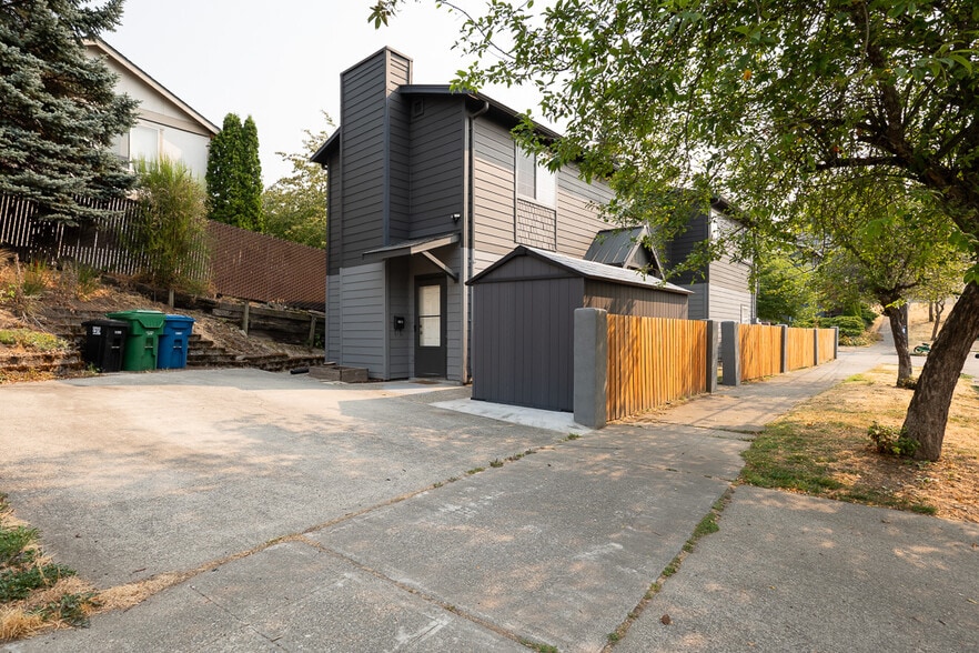 Building Photo - 933 29th Ave S