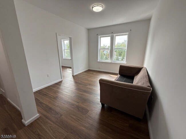 Building Photo - 412-416 Bloomfield Avenue Unit 21