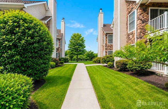 Building Photo - 106 Chariot Ct
