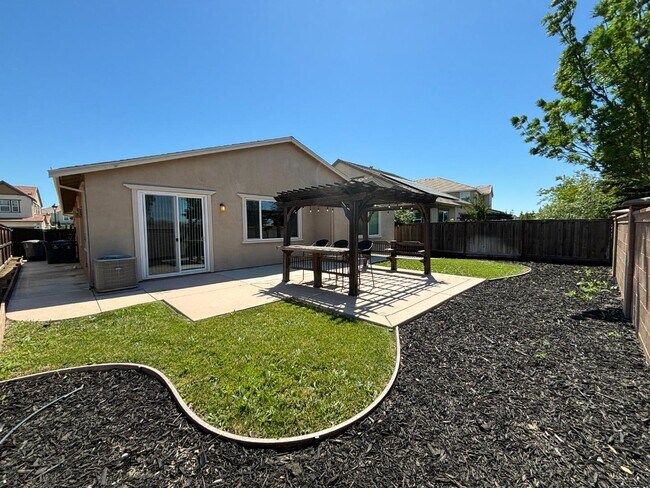 Building Photo - 402 Crimson Cir