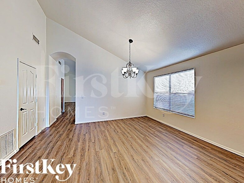 Building Photo - 7206 E Lindner Ave