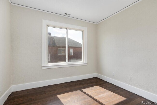 Building Photo - 3217 Elmhurst St