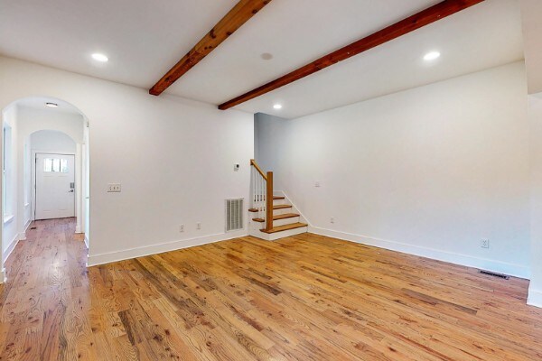 Building Photo - 324 Queen Ave