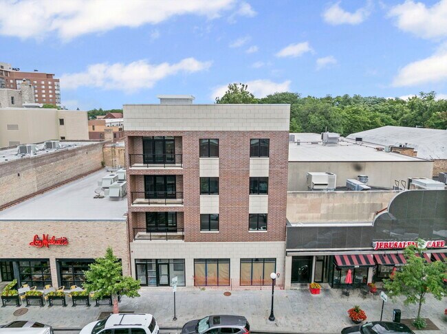 Primary Photo - 1036 Lake St