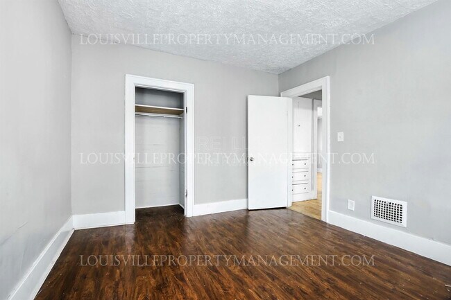 Building Photo - 664 Lindell Ave