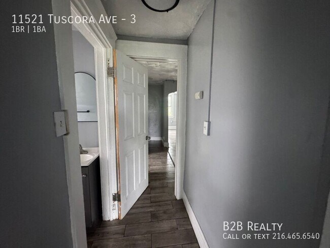 Building Photo - 11521 Tuscora Ave