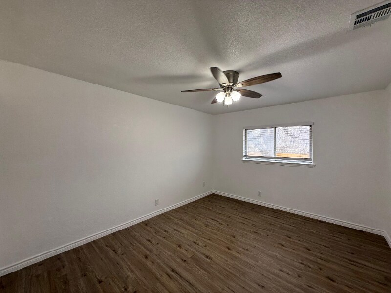 Building Photo - 6614 Robin Forest