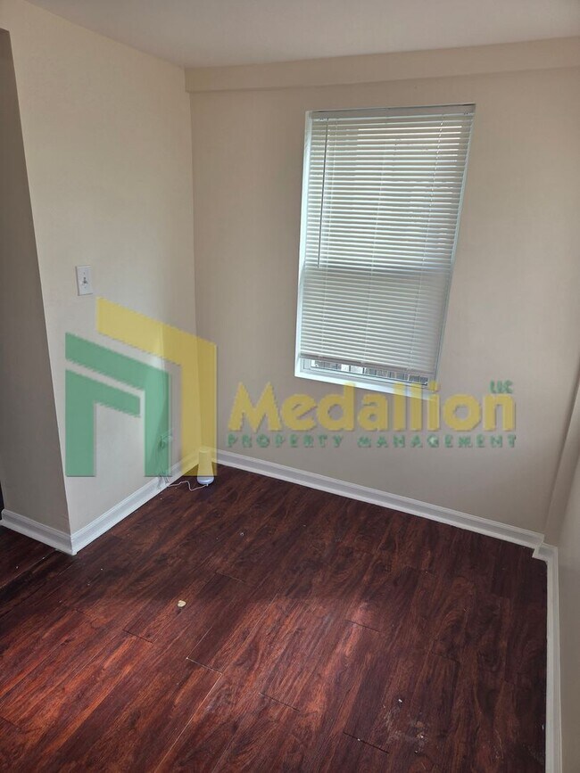 Building Photo - Updated 3-Bedroom Home with Sunroom and Backyard Space