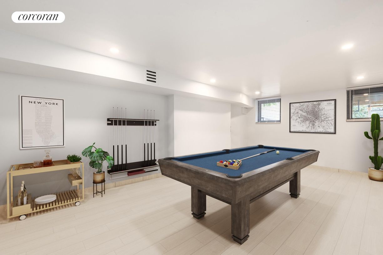Building Photo - 257 Bleecker St