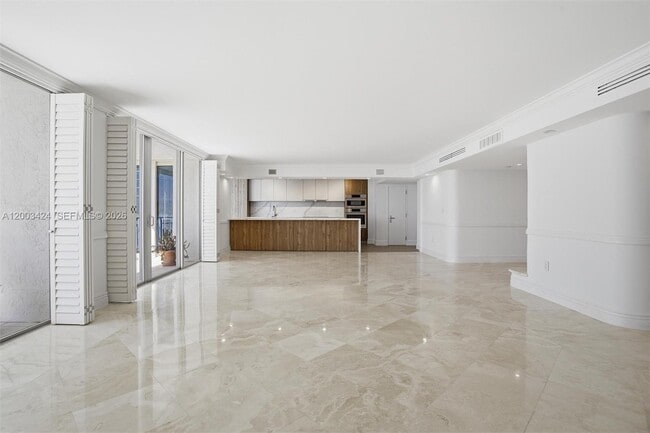 Building Photo - 600 Grapetree Dr