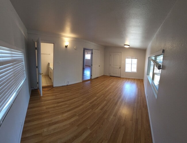 Building Photo - 4 bed 3 baths!  House ideally located close to campus, shopping, Bishop Peak