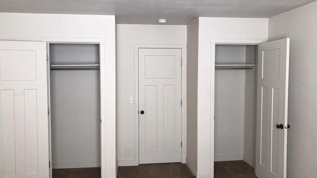 Building Photo - 3 Story Vineyard Townhome w 1 car attached...