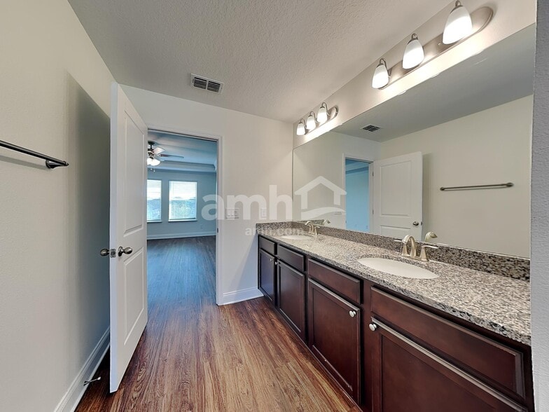 Building Photo - 1321 Mount Logan Dr