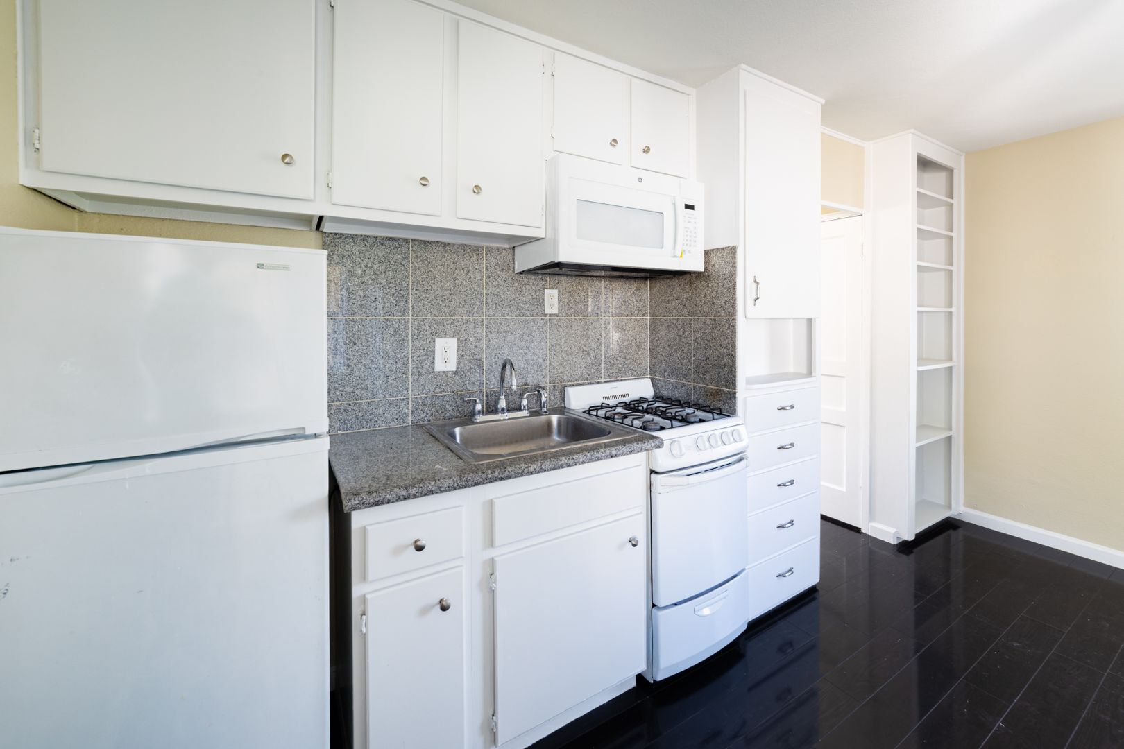 Building Photo - 1911 Church St