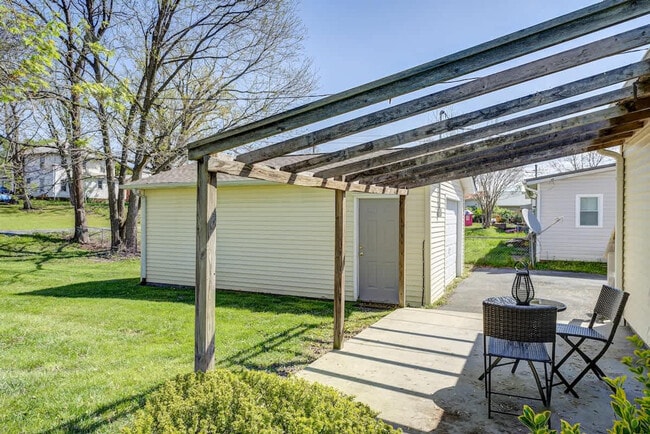 Building Photo - 220 Highland Ave