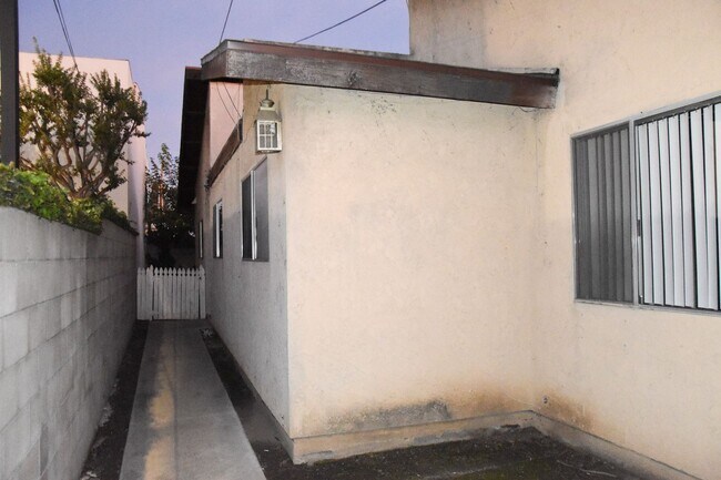 Building Photo - Cypress (125-127) South