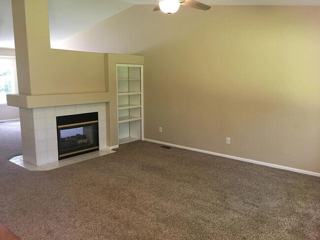 Building Photo - Beautiful 3-Bedroom Home in Rock Creek