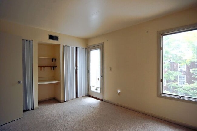 Building Photo - 1303 Wertland St