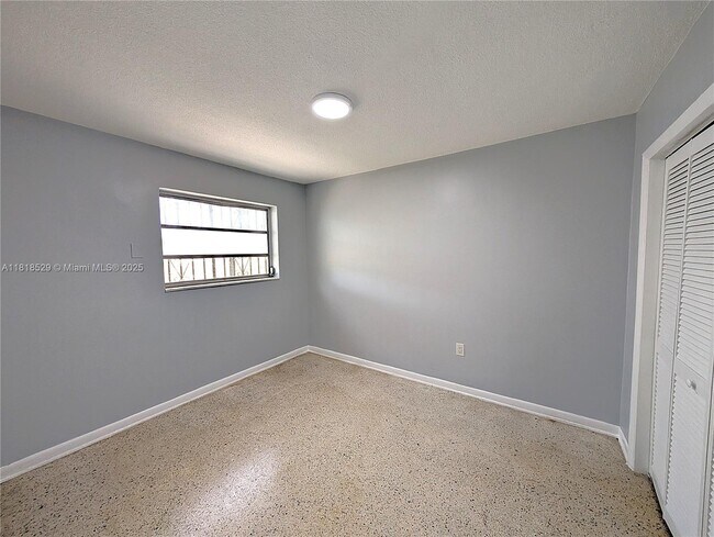 Building Photo - 2281 SW 16th Ct