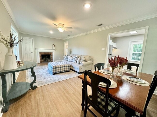 Building Photo - 413 Canna Dr