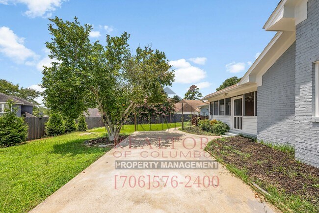 Building Photo - 5924 Big Oak Dr