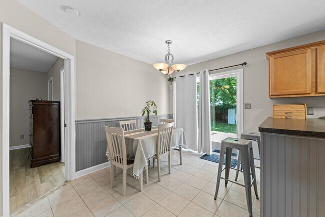 Building Photo - 8603 Raintree Cir