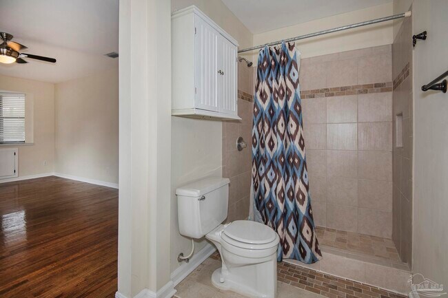 Building Photo - 6314 White Oak Dr