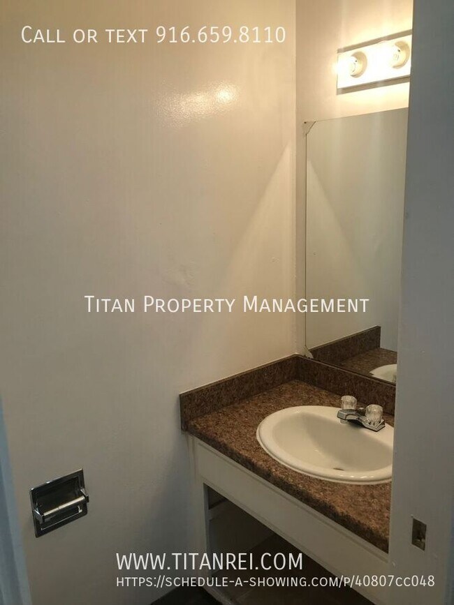 Building Photo - 770 Carro Dr
