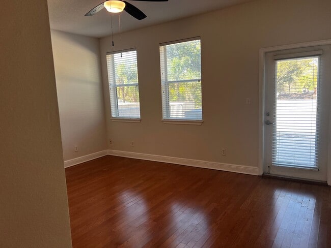 Building Photo - Milk District Townhouse!!