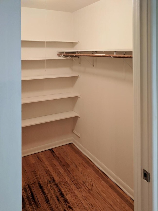 Division Falls Apartments 304 W Division St Villa Park IL 60181