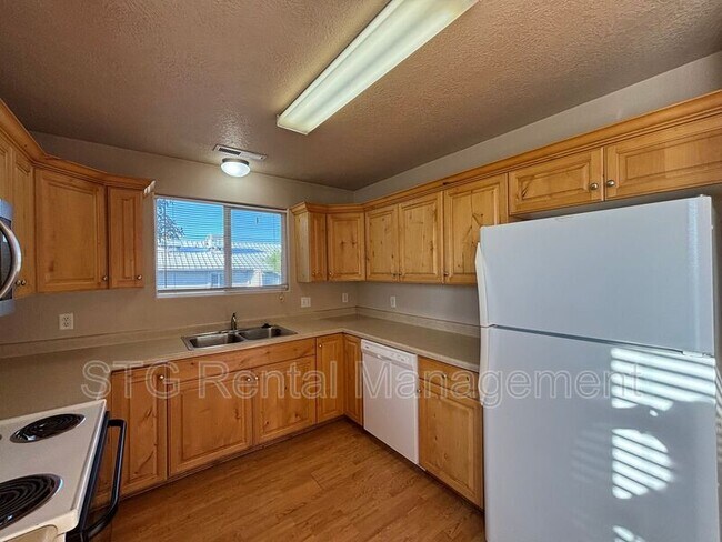 Building Photo - 2642 E 750 N