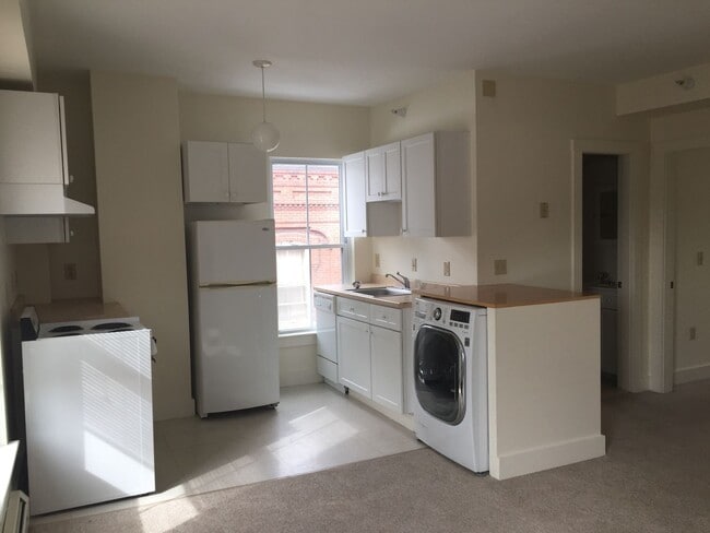 Primary Photo - 9 State St