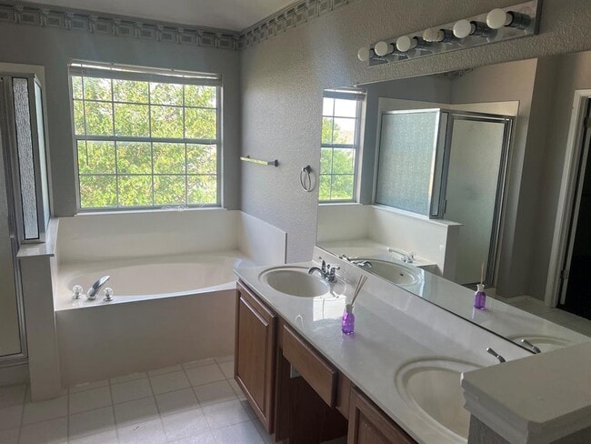 Building Photo - 1318 Willow Bluff Dr
