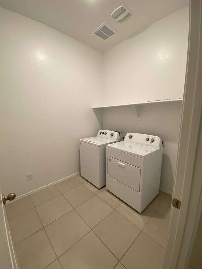 Building Photo - 15627 W Smoketree Dr