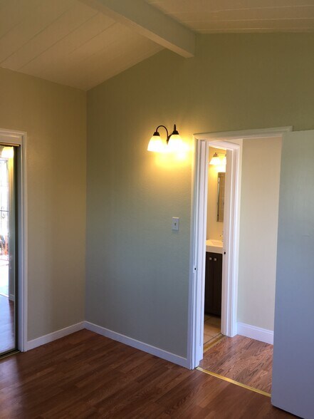 Building Photo - 1513 Derby St