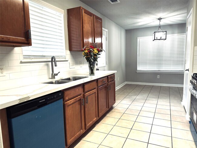 Building Photo - 2706 Star Peak Dr