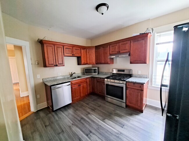 Building Photo - 92 Waumbeck St