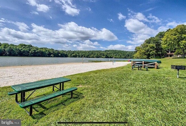 Building Photo - 7011 Fox Chase Rd